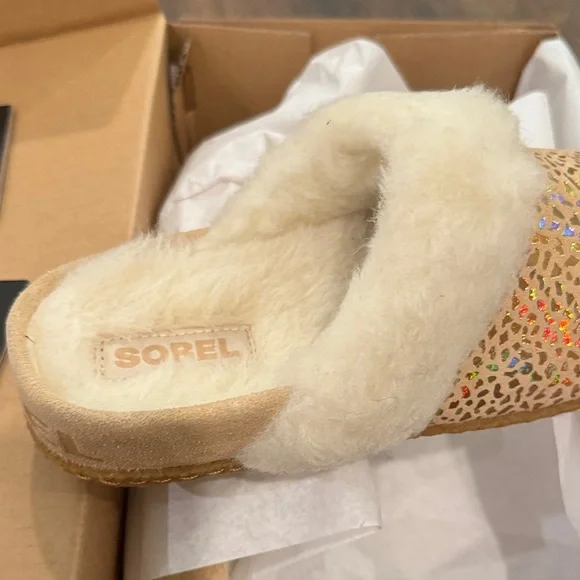Sorel Youth Nakiska Slide II in Ceramic and Tan youth 4 or women 6 - Picture 2 of 7